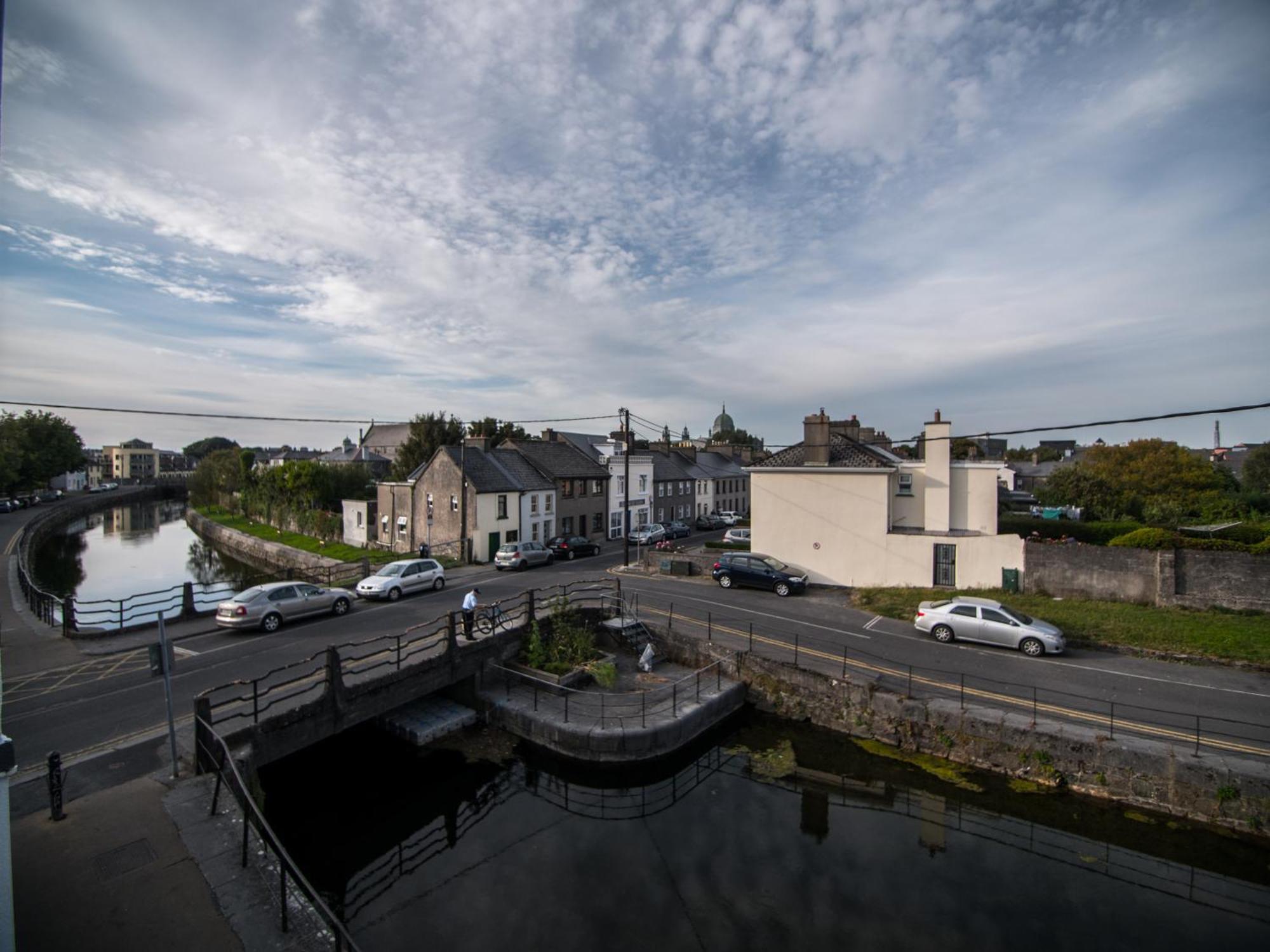 Donegan Court Aparthotel Galway Exterior photo